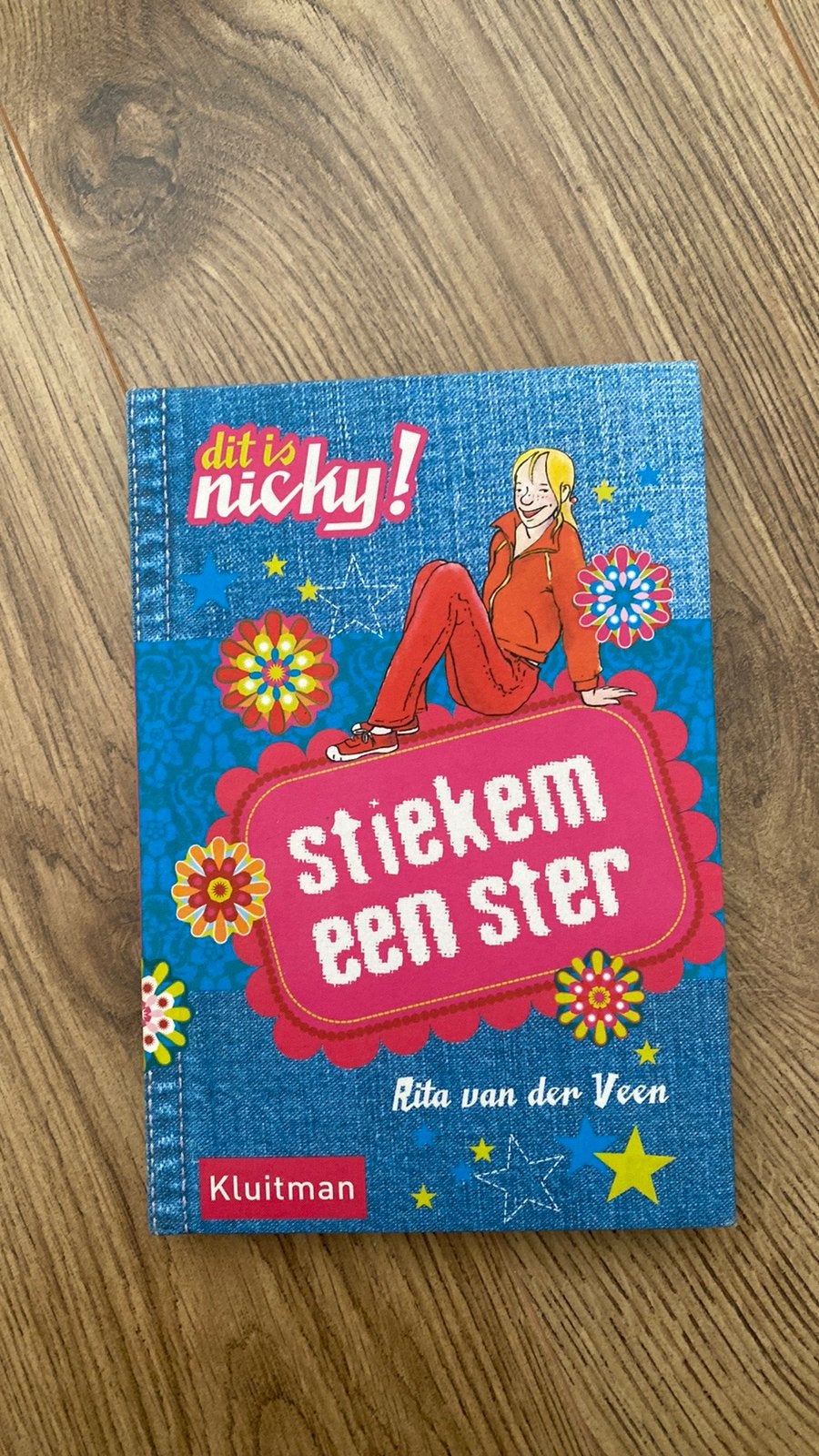 Boek dit is nicky stiekem een ster, Ophalen of Verzenden, Zo goed als nieuw
