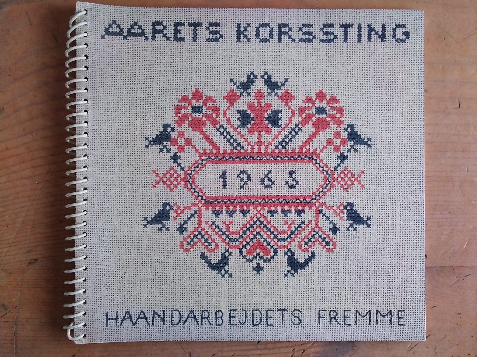 Haandarbejdets Fremme Kalender 1965 Scandinavische merklap, Verzenden, Gebruikt, Patroon