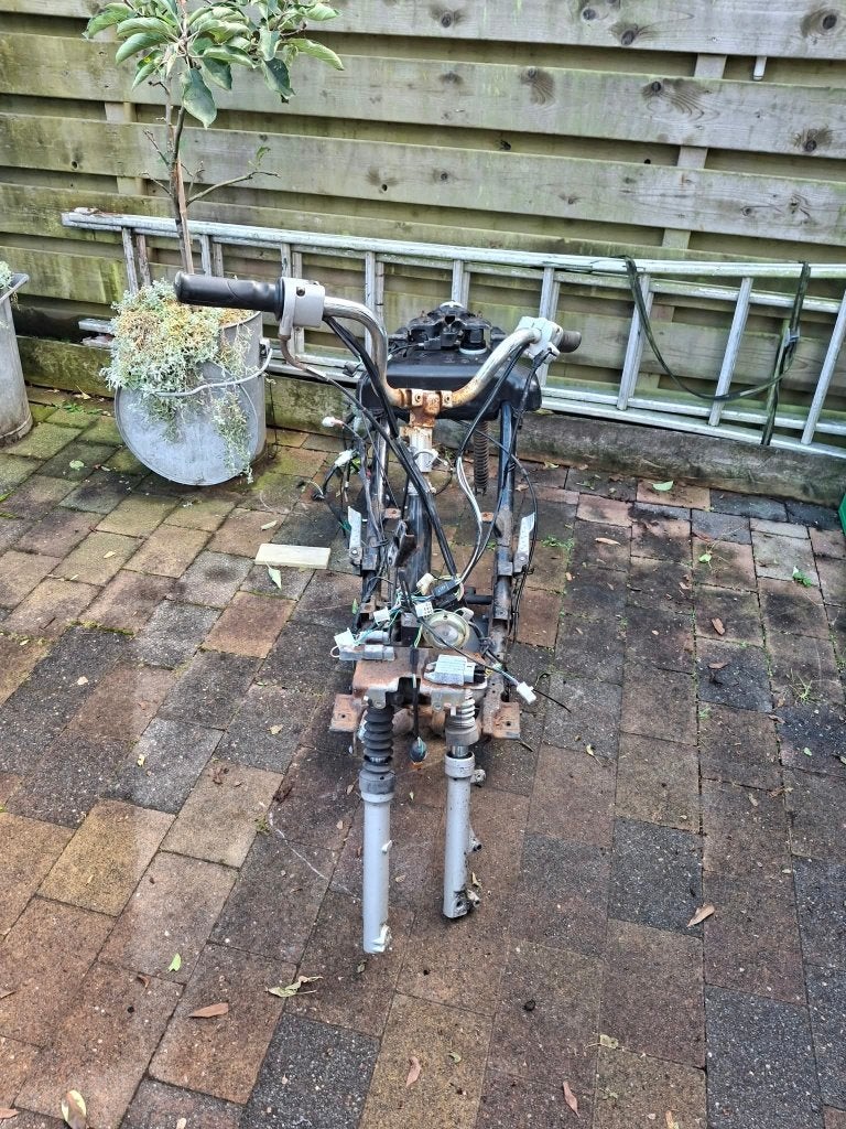 Sym Mio frame + kabelboom, Ophalen, Gebruikt, Sym