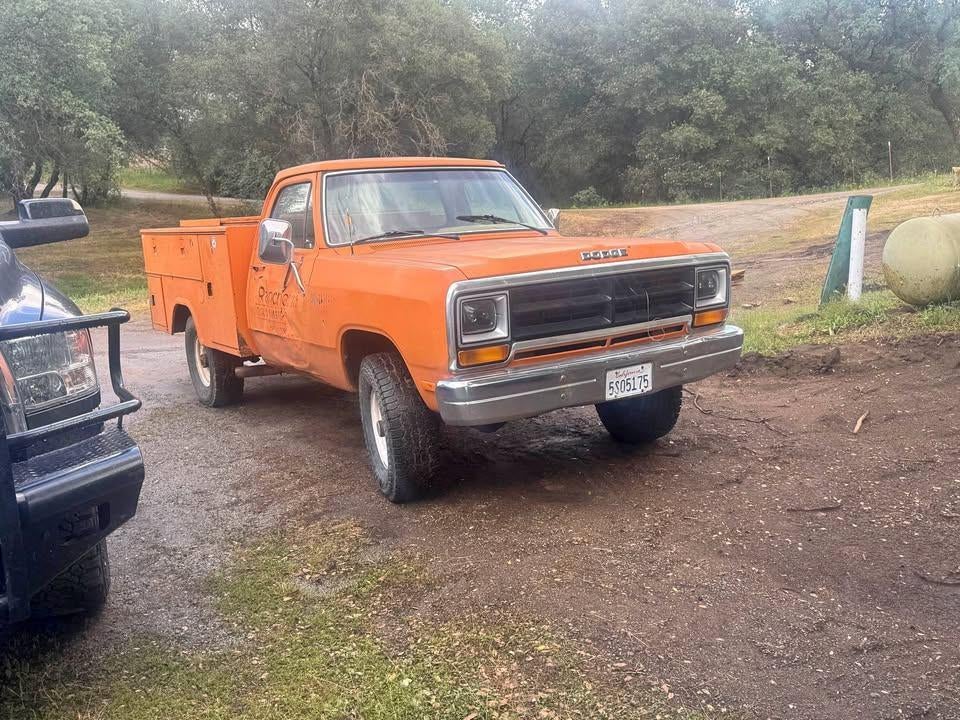 1987 dodge  ram 4x4 1979 5x +  Dodge B350 maxi van project, Automaat, Achterwielaandrijving, Overige carrosserieën, Beige