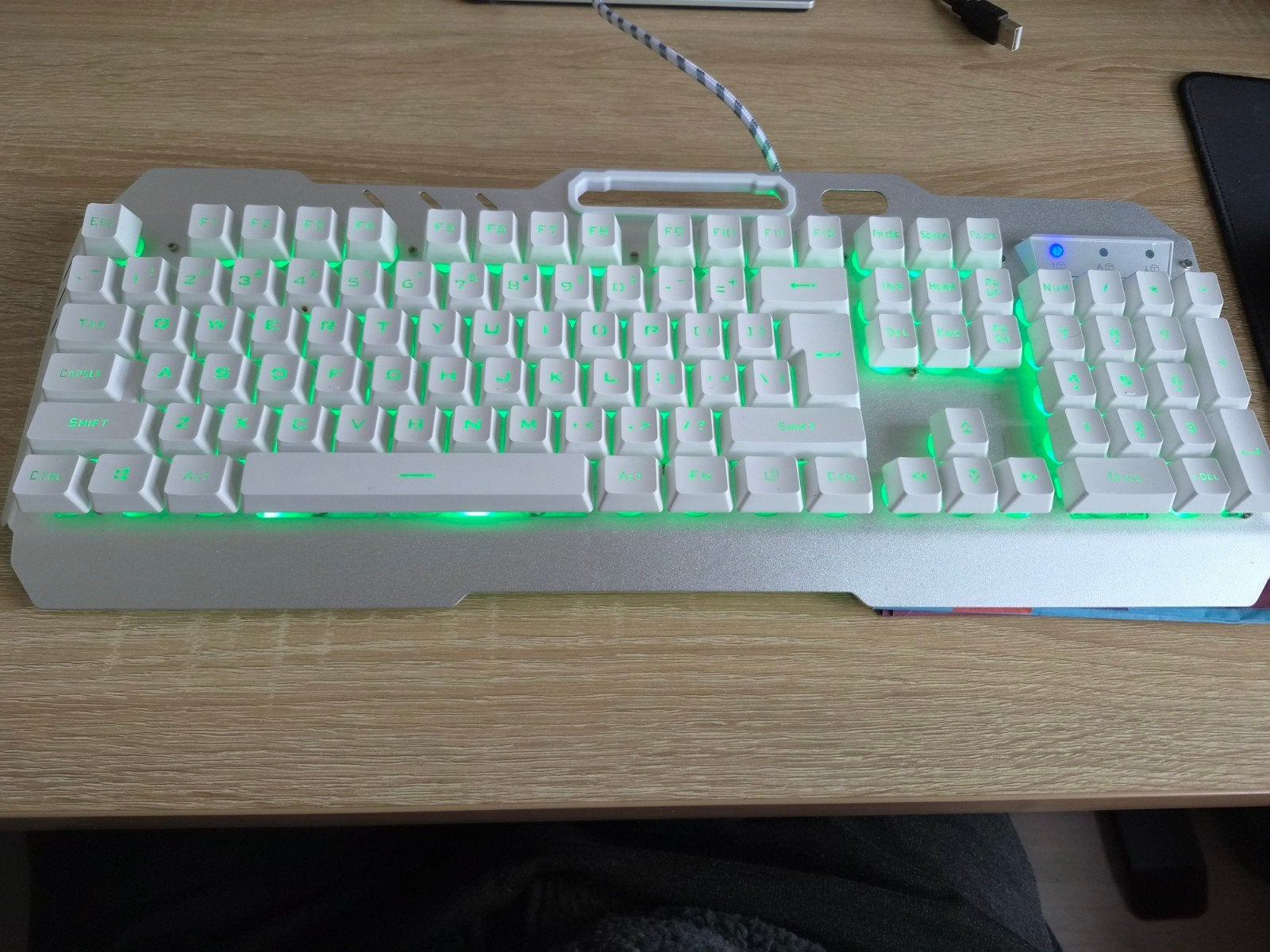 Mechanical keyboard with backlight, Ophalen