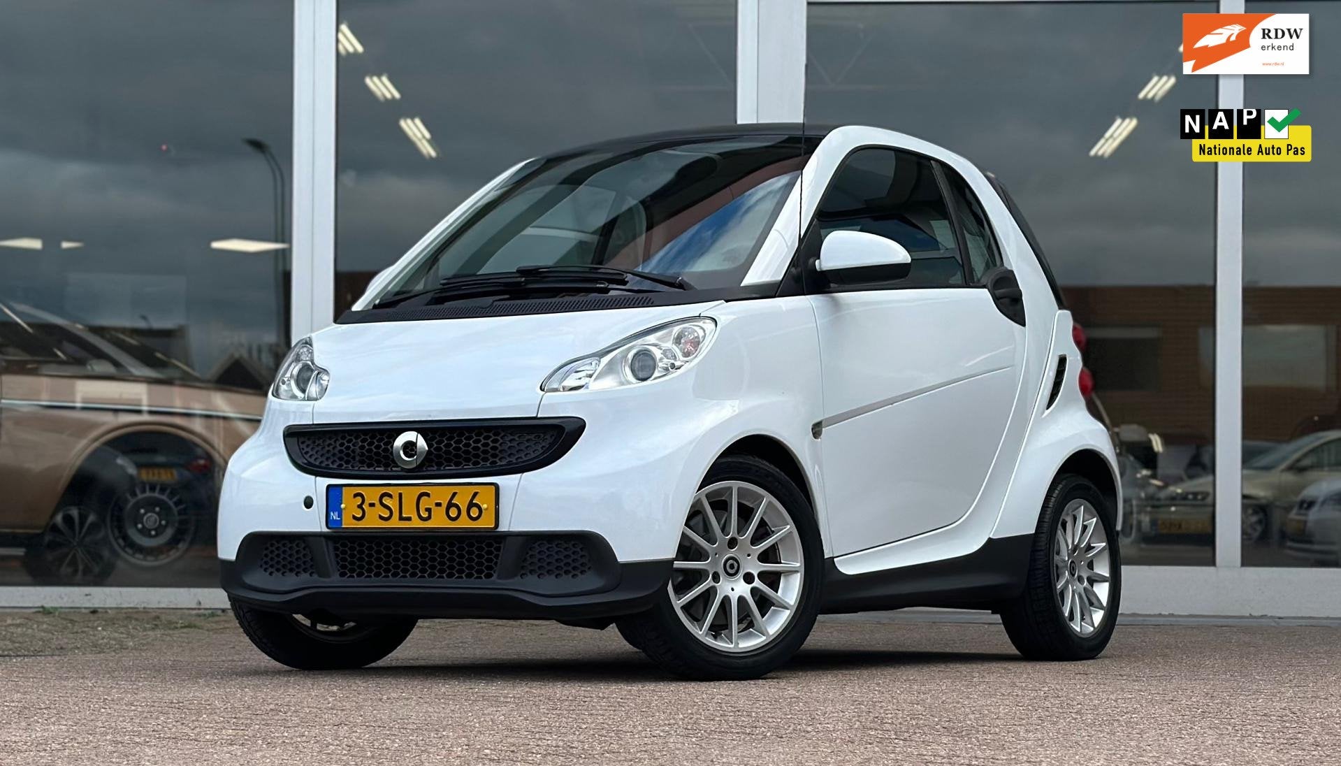 Smart Fortwo coupé 1.0i mhd A/T Edition Pure1e Eigenaar Air, Euro 5, Stof, Gebruikt, Zwart