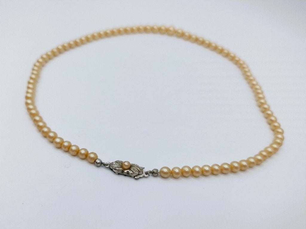 Stijlvolle parelketting met zilveren slot, 44,5 cm