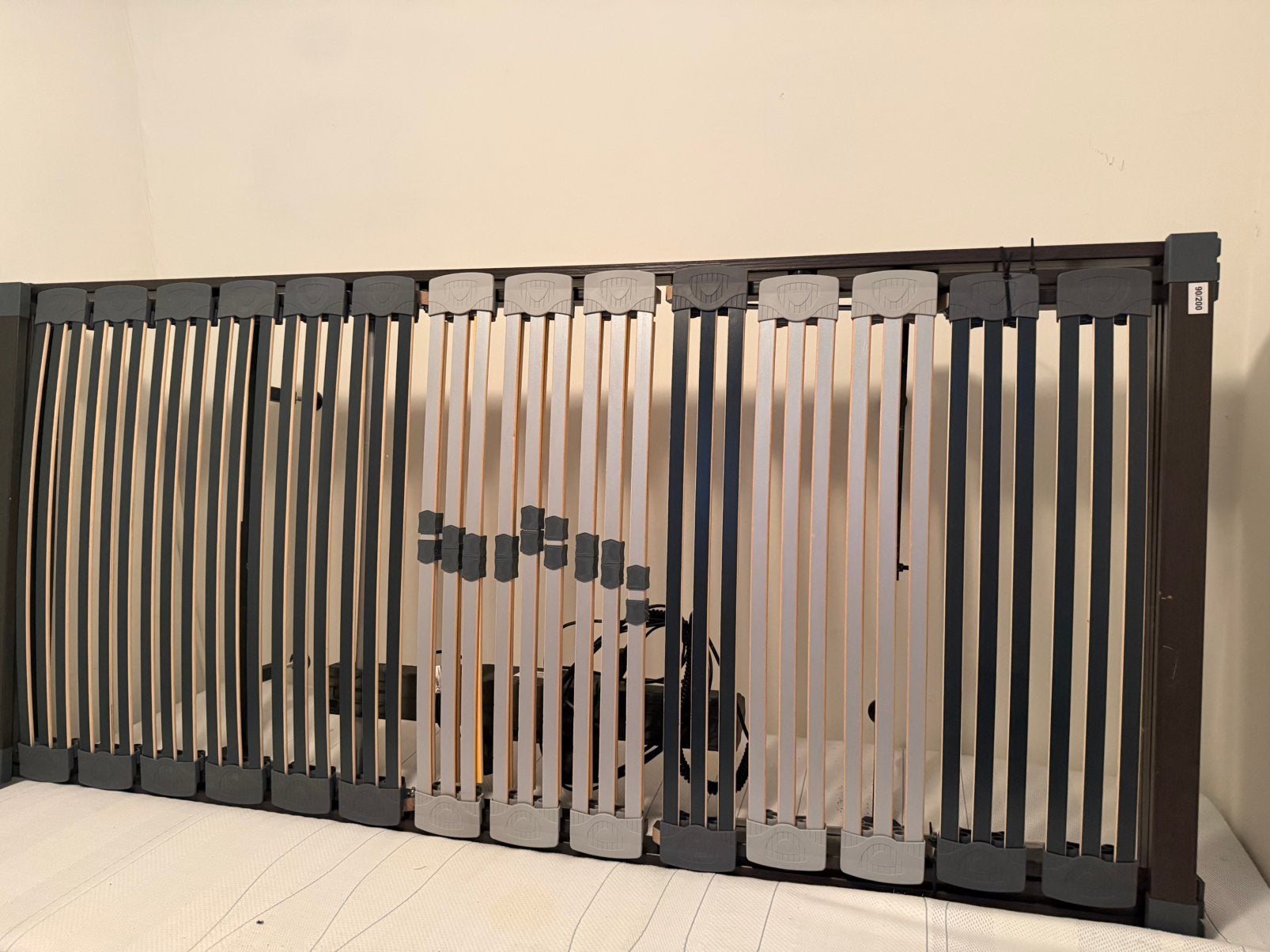 Lattenbodem elektrisch verstelbaar op poten.M line 90x200, Ophalen, 90 cm, Eenpersoons, Zo goed als nieuw