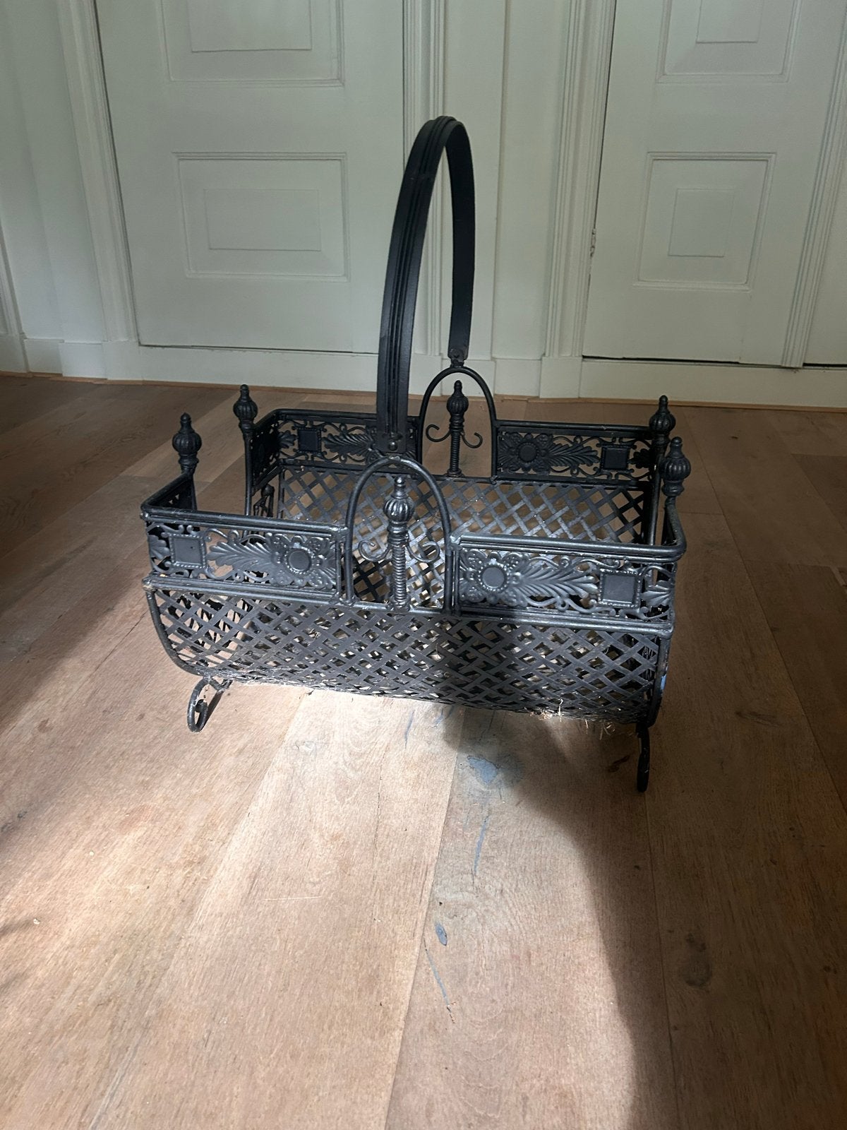 Gietijzeren Houtkorf - Elegant en Robuust (48x37 cm), Ophalen, Metaal, Industrieel, Gebruikt