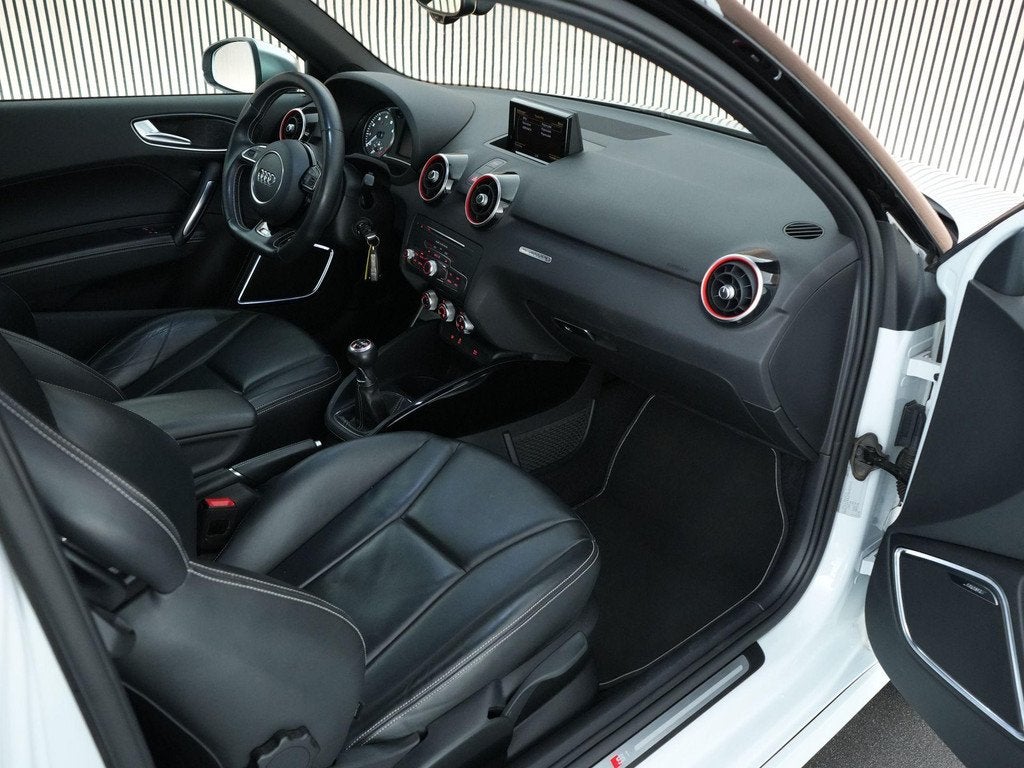 Audi S1 Quattro Pro Line Plus 2.0 330pk TFSI |Milltek sportu, Auto's, Audi, Gebruikt, 4 cilinders, 4 stoelen, Wit