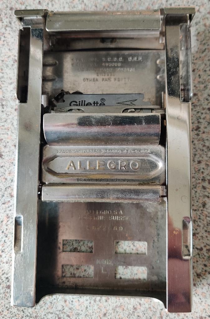Antieke Allegro Zwitserse scheermesslijper met doos, Antiek en Kunst, Ophalen