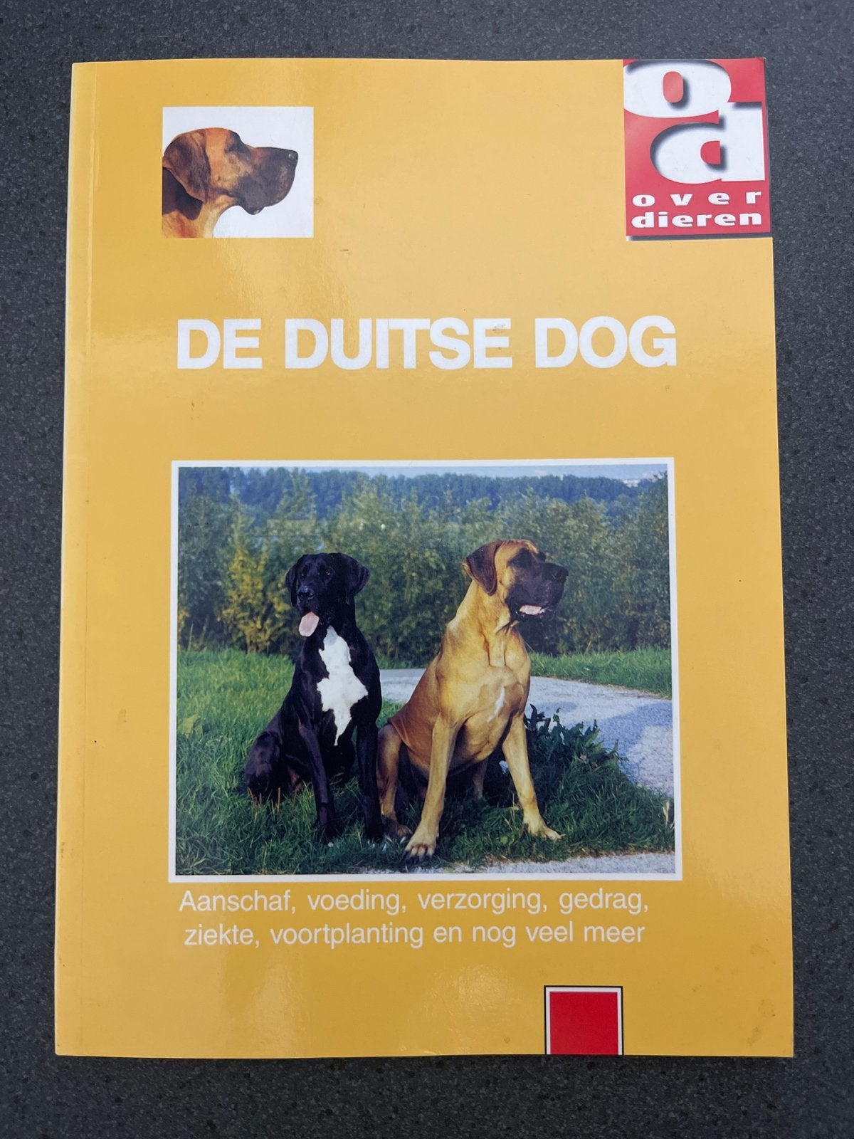 De Duitse Dog - Boek over aanschaf, verzorging en meer, Ophalen of Verzenden, Zo goed als nieuw, Honden