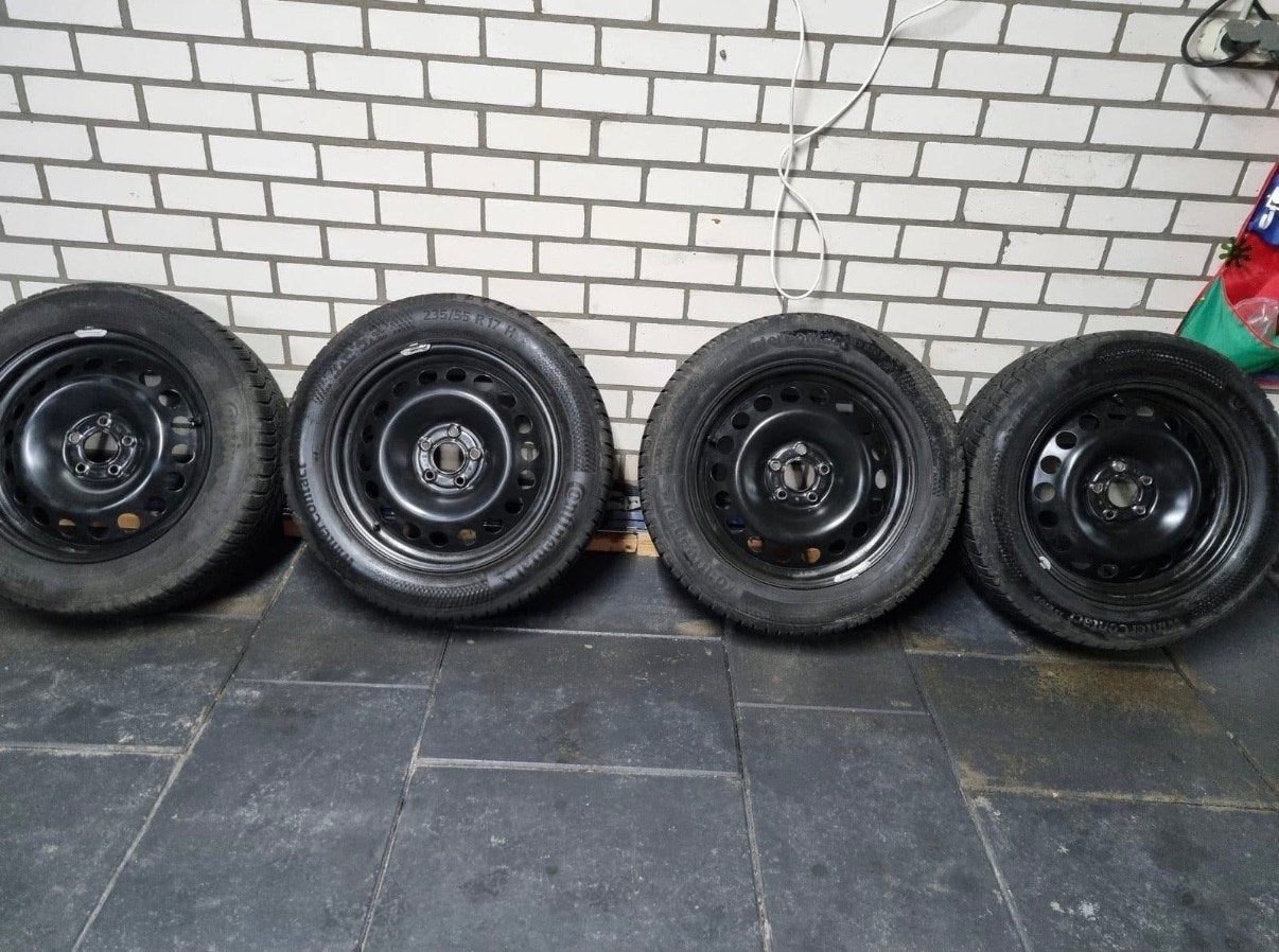 Continental Winterbanden op stalen velgen 235/55 R17, Auto-onderdelen, Ophalen, Gebruikt, Banden en Velgen, 17 inch