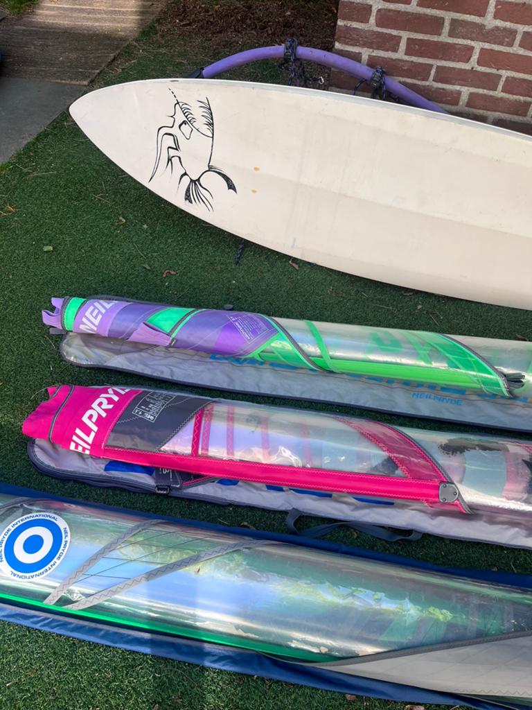 Complete surfset bic 265, Watersport en Boten, Windsurfen, Gebruikt, Complete set, Bic, 250 tot 300 cm, Deelbare mast, Met giek
