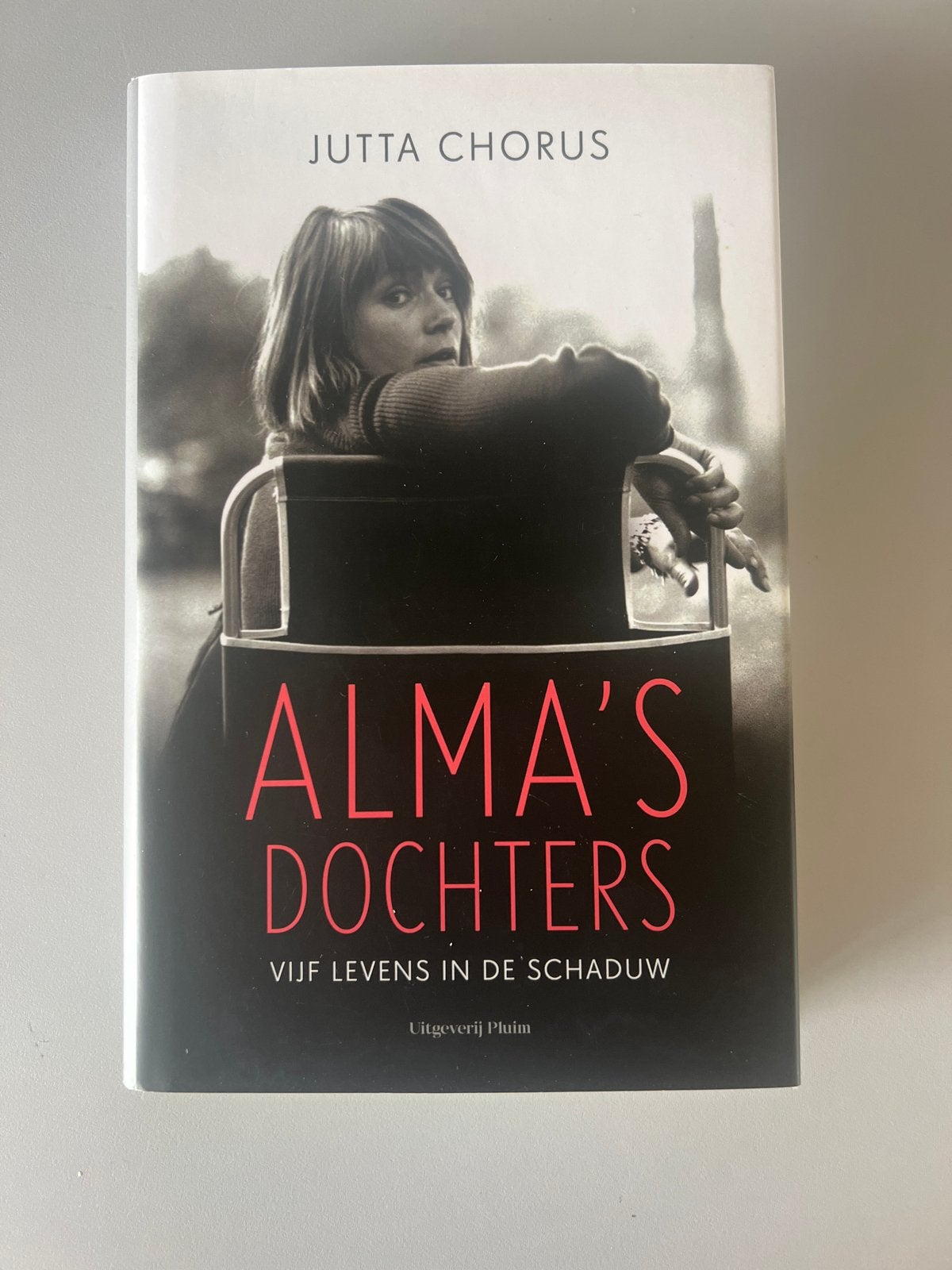 Alma's Dochters - Jutta Chorus, Boeken, Ophalen of Verzenden, Zo goed als nieuw, Overige