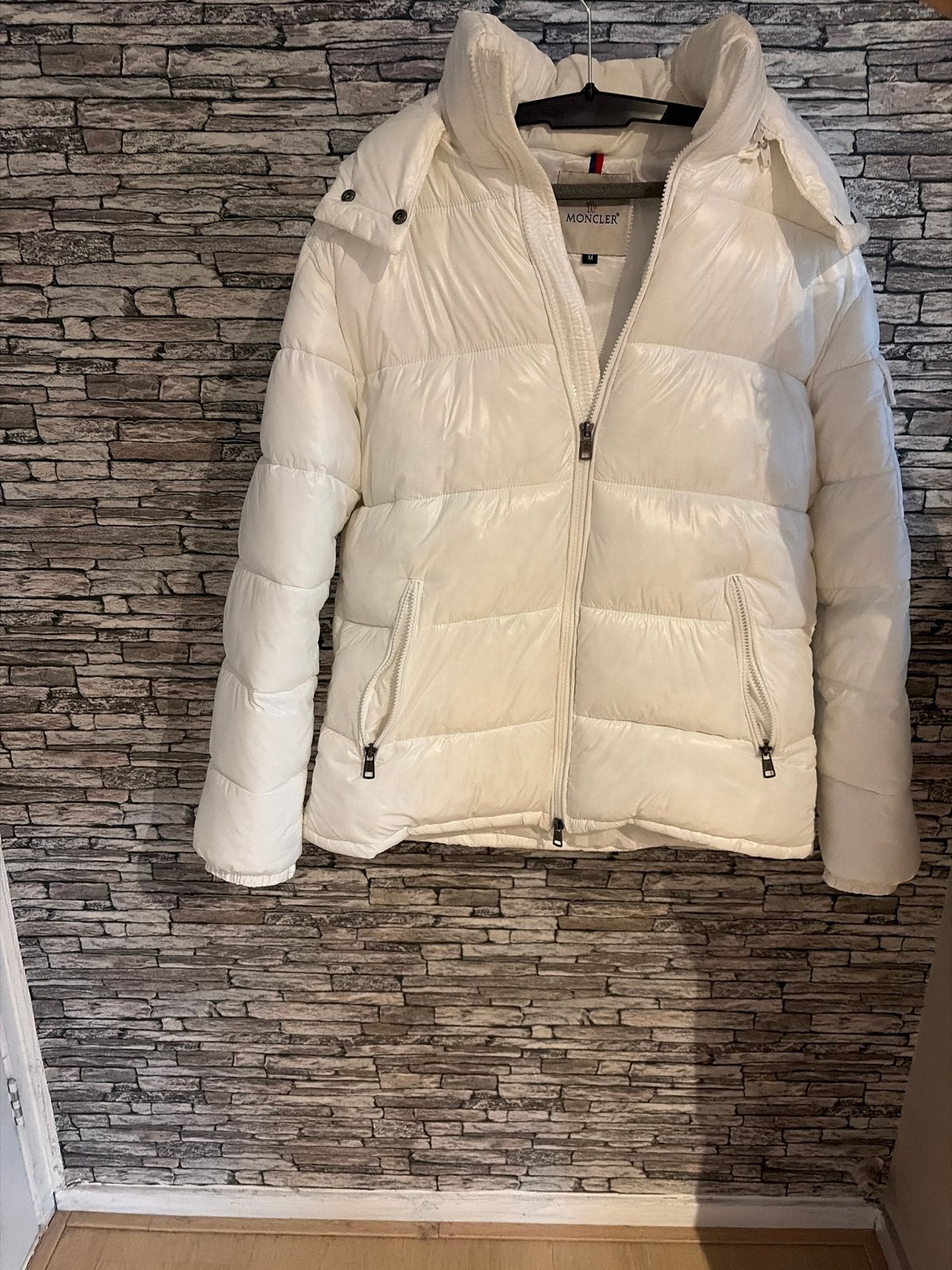 Witte Moncler Maya Jas Maat M  NFC tag - Zo goed als nieuw, Ophalen of Verzenden, Zo goed als nieuw, Maat 48/50 (M), Wit