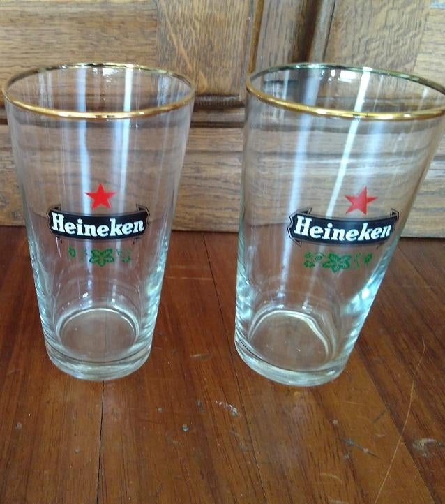 2 bierglazen Heineken - let op: afwijkende afbeelding!, Verzamelen, Glas en Borrelglaasjes, Zo goed als nieuw, Bierglas, Ophalen of Verzenden