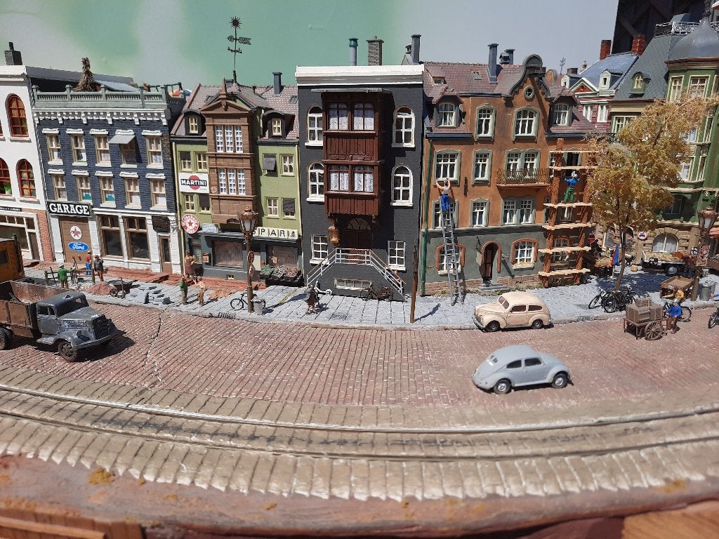 Stadsdiorama 1m50 breed HO, Gebruikt, Gelijkstroom of Wisselstroom, Brug, Tunnel of Gebouw, Ophalen