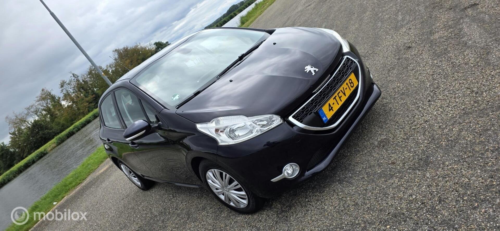 Peugeot 208 1.2 VTi Blue Lease Executive, Voorwielaandrijving, Euro 5, Gebruikt, 31 €/maand
