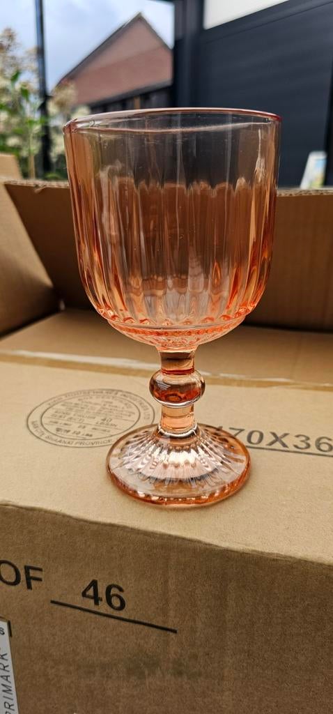 12x Nieuwe Primark Wijnglazen Peach met reliëf en ribbels, Huis en Inrichting, Glas of Glazen, Nieuw, Ophalen of Verzenden, Glas