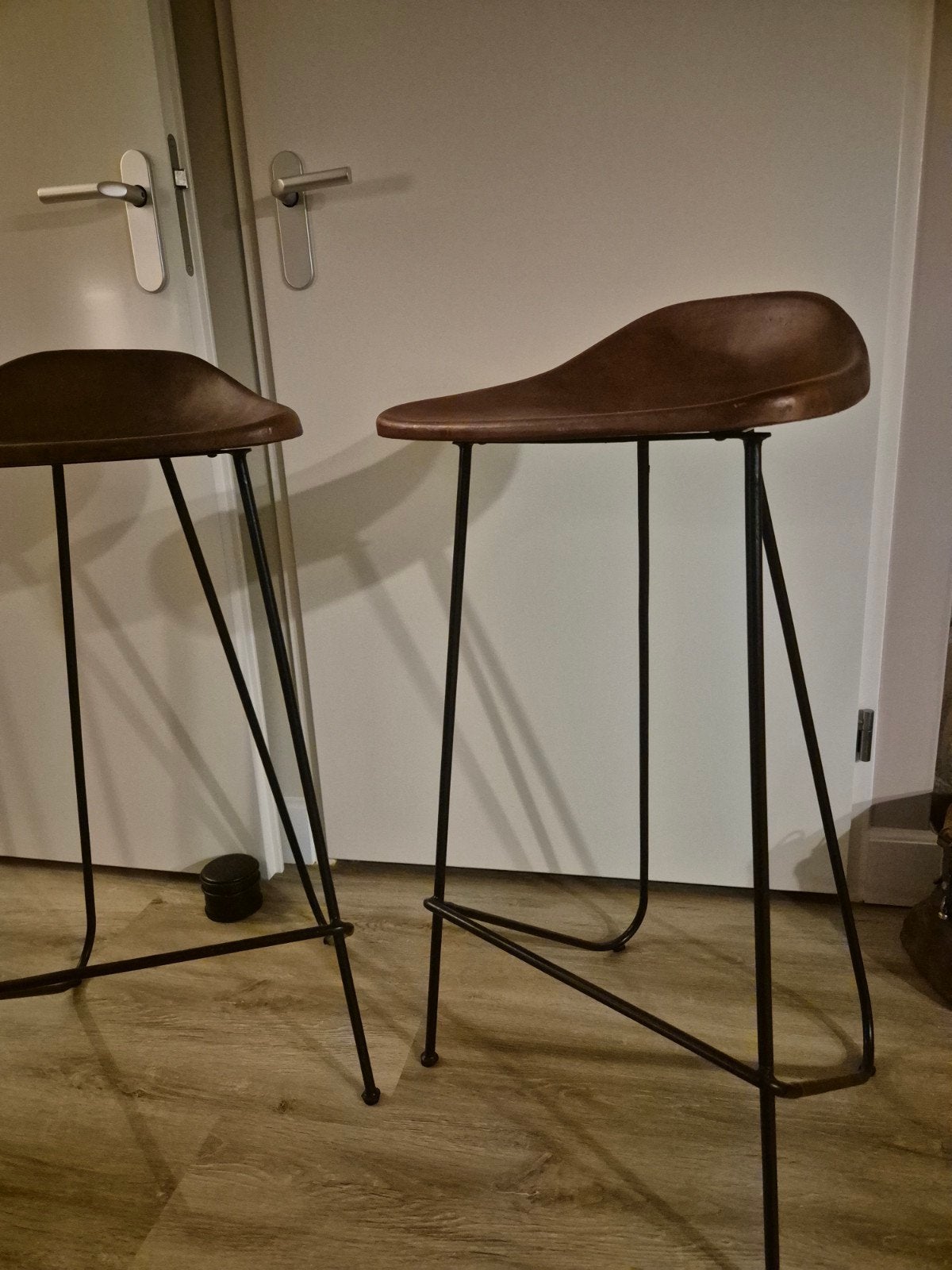 6 Vintage Cognac Barkrukken met Bijzonder Design