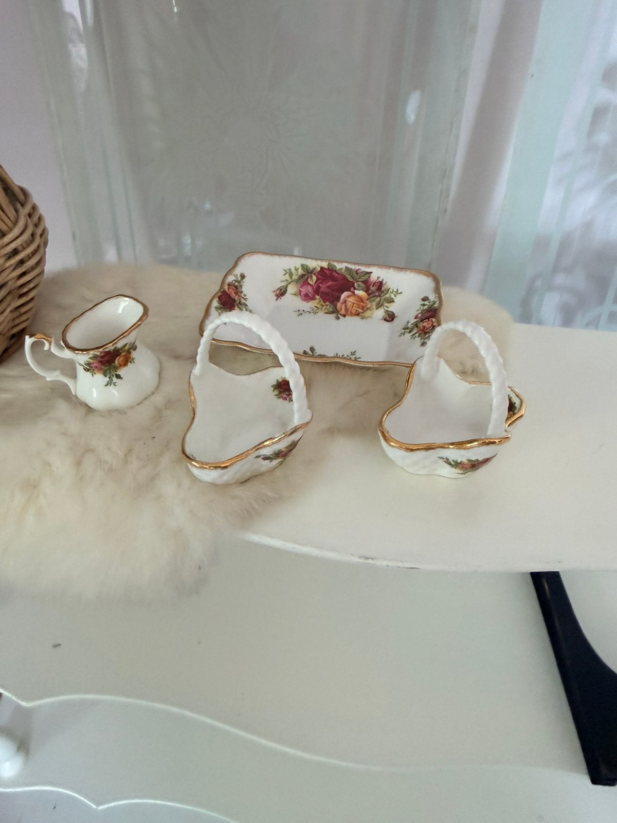 Old Country Roses Royal Albert miniatures 4x izgst, Verzamelen, Ophalen, Zo goed als nieuw, Porselein, Bord of Schaal