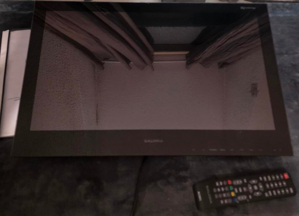 Salora TV 23.5 inch met afstandsbediening en handleiding, Ophalen of Verzenden