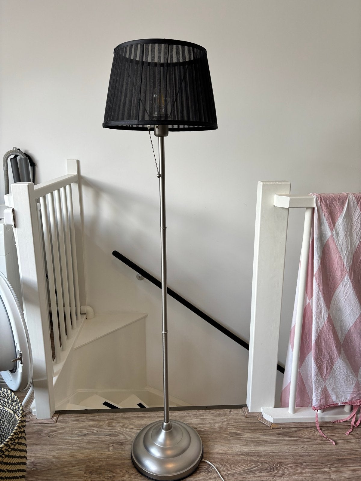 Ikea staande lamp met zwarte kap en lang snoer, Ophalen of Verzenden, Zo goed als nieuw, Metaal, 100 tot 150 cm