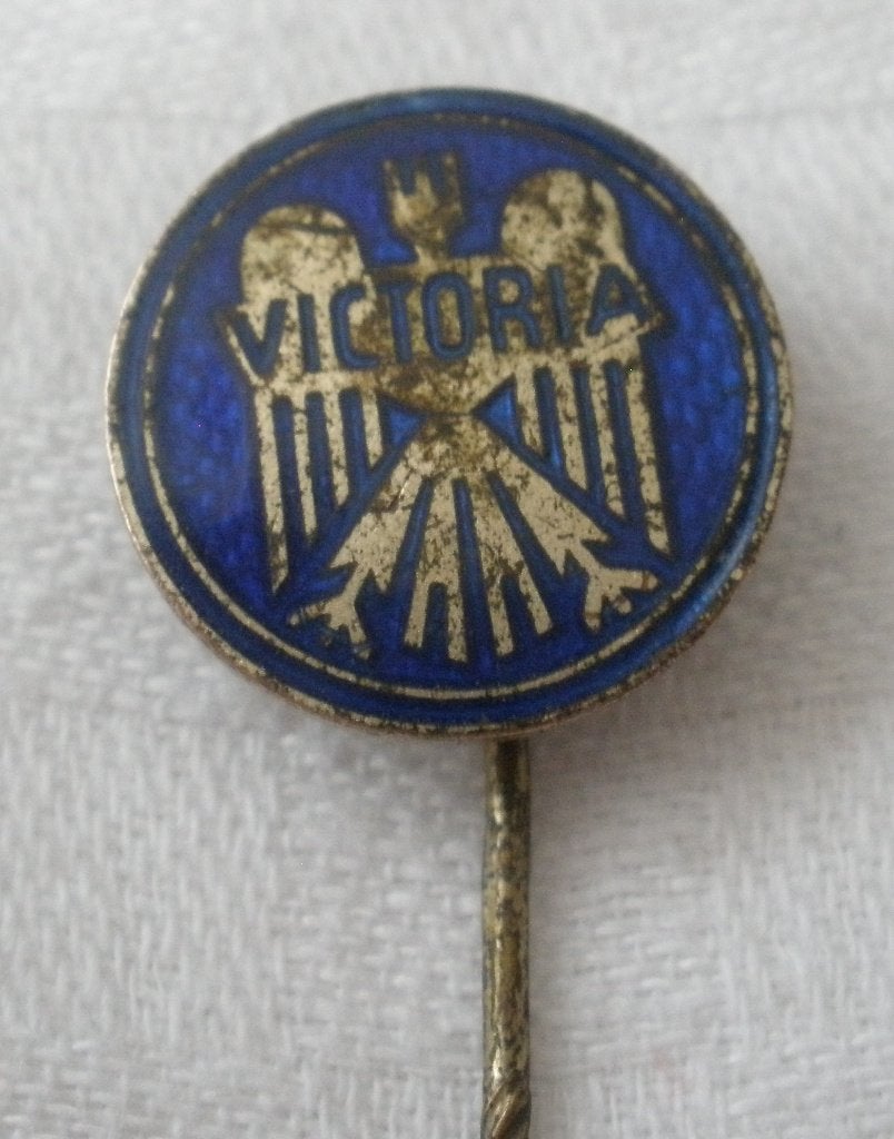 Oude speldje Victoria - Brommers, Ophalen of Verzenden, Gebruikt, Merk, Speldje of Pin
