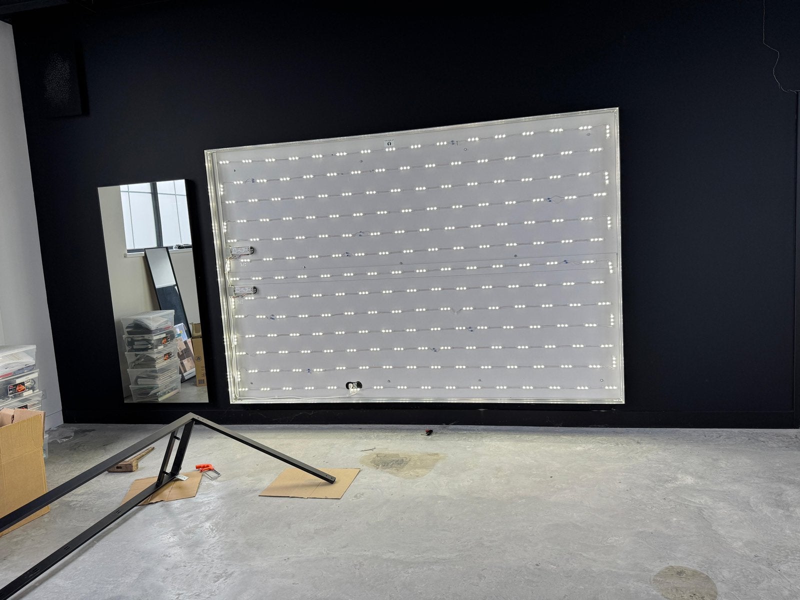 Projector. Scherm met Led. verlichting.   3/2 00 mtr., Audio, Tv en Foto, Projectieschermen, Ophalen, Elektrisch, Zo goed als nieuw