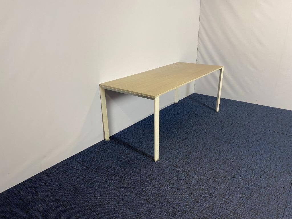 1x Bureau Ahrend 700, eiken blad, wit onderstel, 180 x 80 cm, Ophalen, Gebruikt