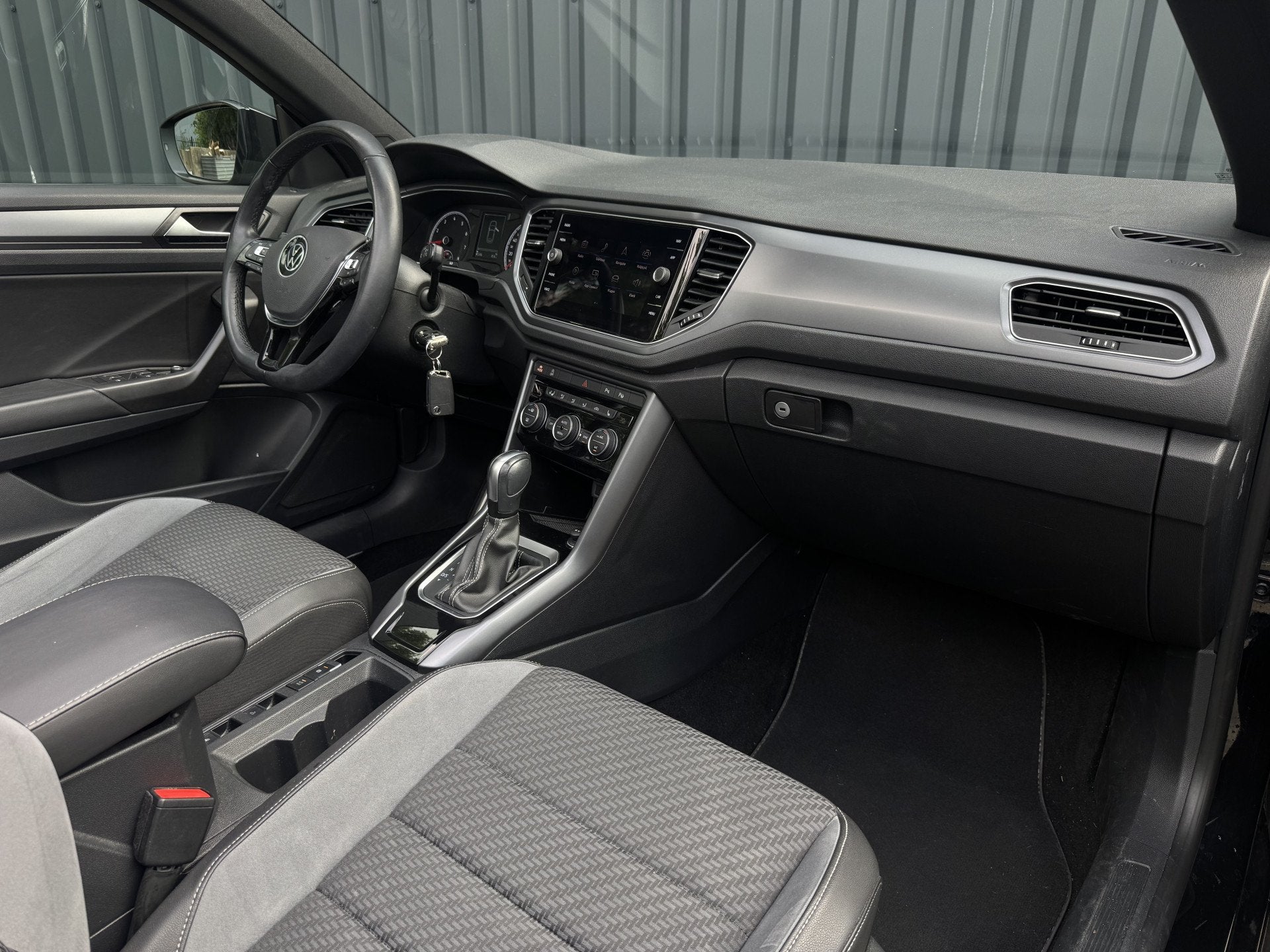 Volkswagen T-Roc Cabrio 1.5 TSI R-Line Carplay, dodehoek, Auto's, Euro 6, 4 cilinders, Zwart, Bedrijf