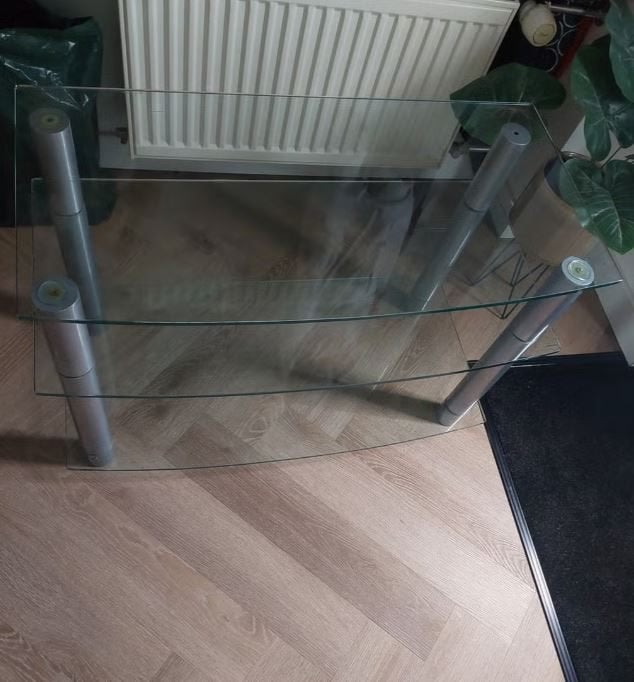 Gratis - glazen TV-meubel zilverkleurige poten, Huis en Inrichting, Kasten | Televisiemeubels, Ophalen, Gebruikt, 50 tot 100 cm