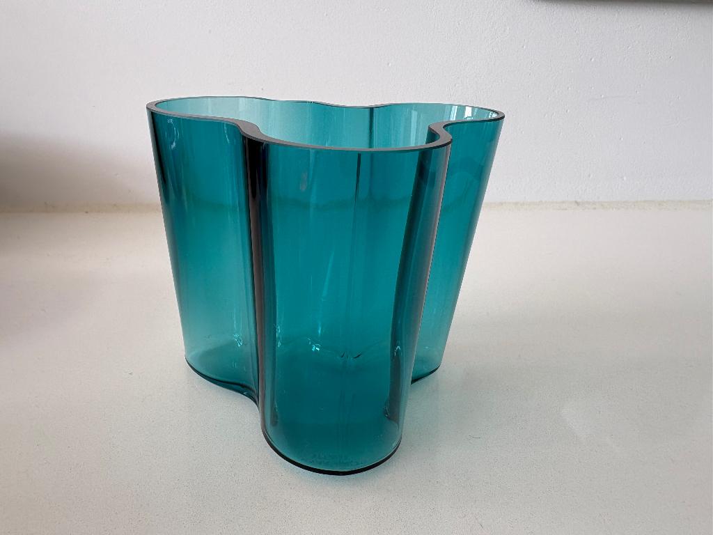 Iittala Alvar Aalto vaas 95 mm seablue, Overige kleuren, Ophalen of Verzenden, Minder dan 50 cm, Glas