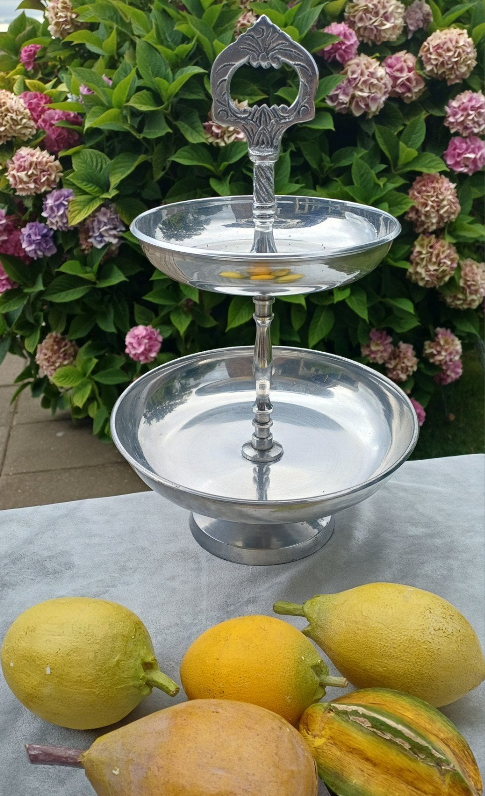 Mooie Metalen Etagère met Oud Sierfruit voor € 10, Huis en Inrichting, Woonaccessoires | Etagères, Ophalen, Gebruikt, Metaal