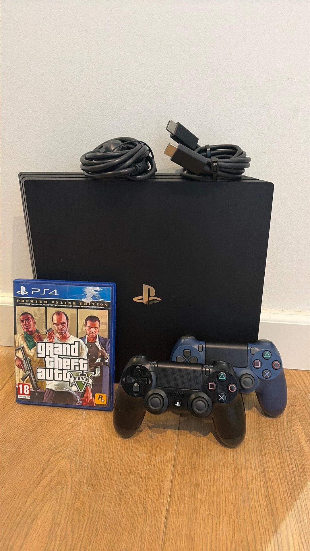 Playstation 4 pro met 2 controlers + gta 5 online, Spelcomputers en Games, Spelcomputers | Sony PlayStation 4, Ophalen, Zo goed als nieuw
