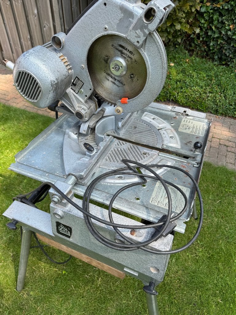 elu zaag, Doe-het-zelf en Verbouw, Ophalen, Gebruikt, 600 tot 1200 watt, Afkortzaag