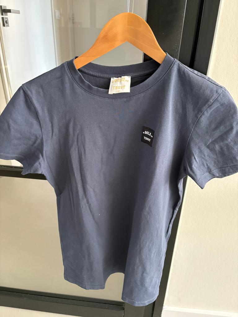 In Gold We Trust T-shirt - Donkerblauw - Maat 16Y, Kinderen en Baby's, Kinderkleding | Maat 164, Ophalen of Verzenden, Zo goed als nieuw