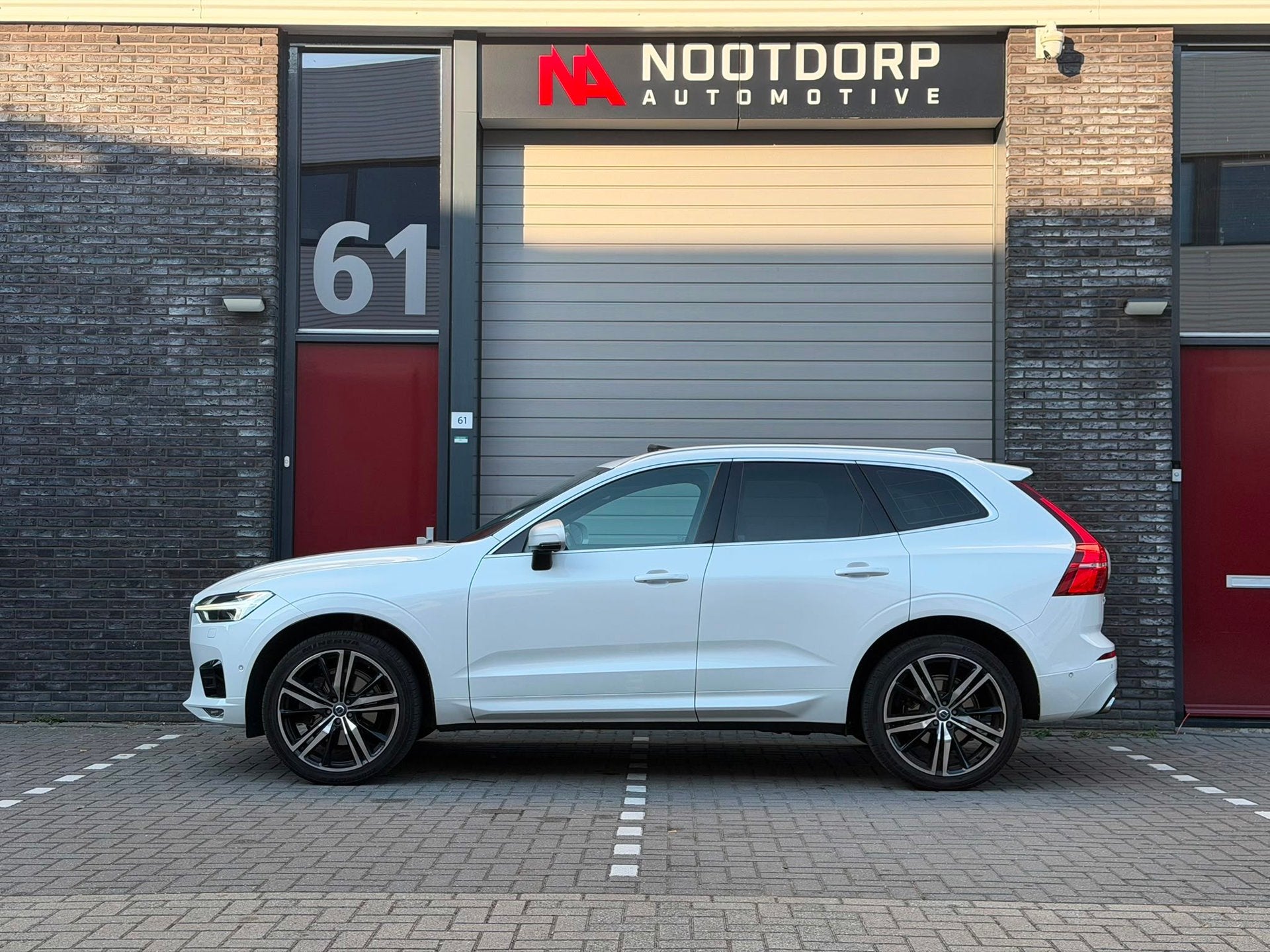 Foto 9 van Volvo XC60 2.0 T6 AWD Inscription PANO/HUD/B&W/360/MEMORY/VO