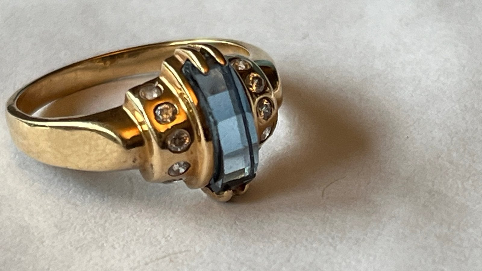 Gouden ring met natuurlijke blauwe saffier 14 CT, Sieraden, Tassen en Uiterlijk, Zo goed als nieuw, 17 tot 18, Met edelsteen, Dame