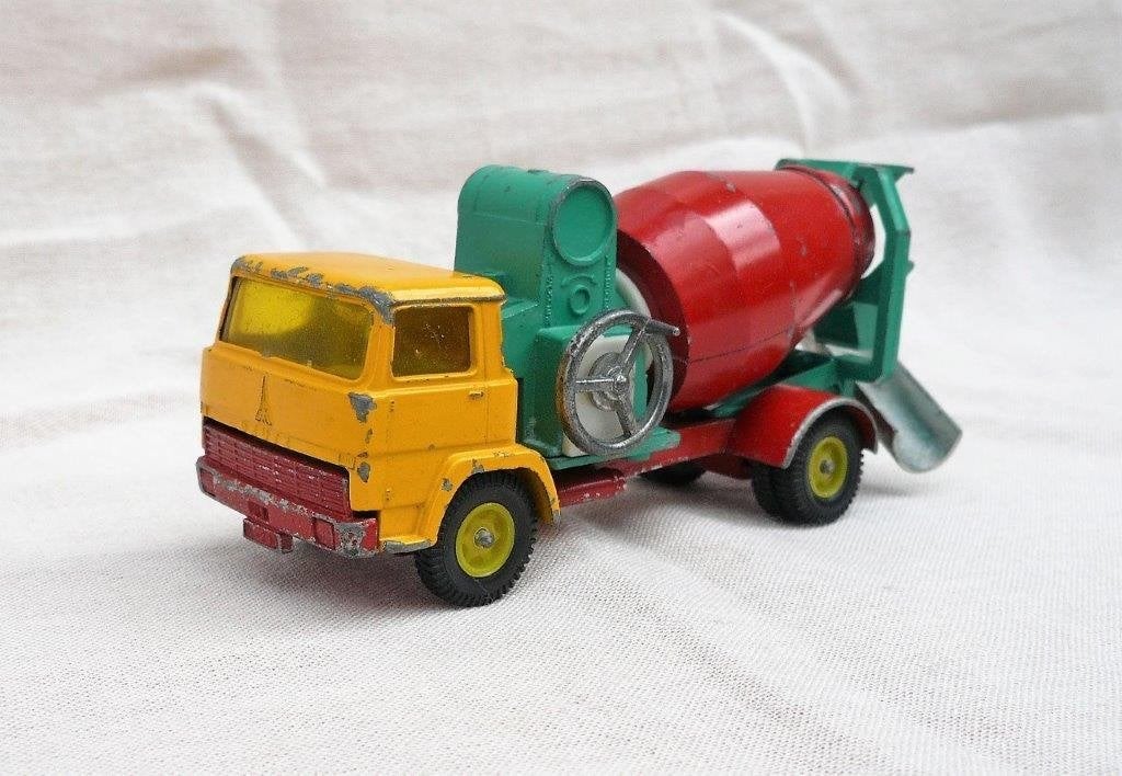 Siku V291 Magirus deutz 170 met cement mixer opbouw 1/55., Hobby en Vrije tijd, Ophalen of Verzenden, Gebruikt, Bus of Vrachtwagen