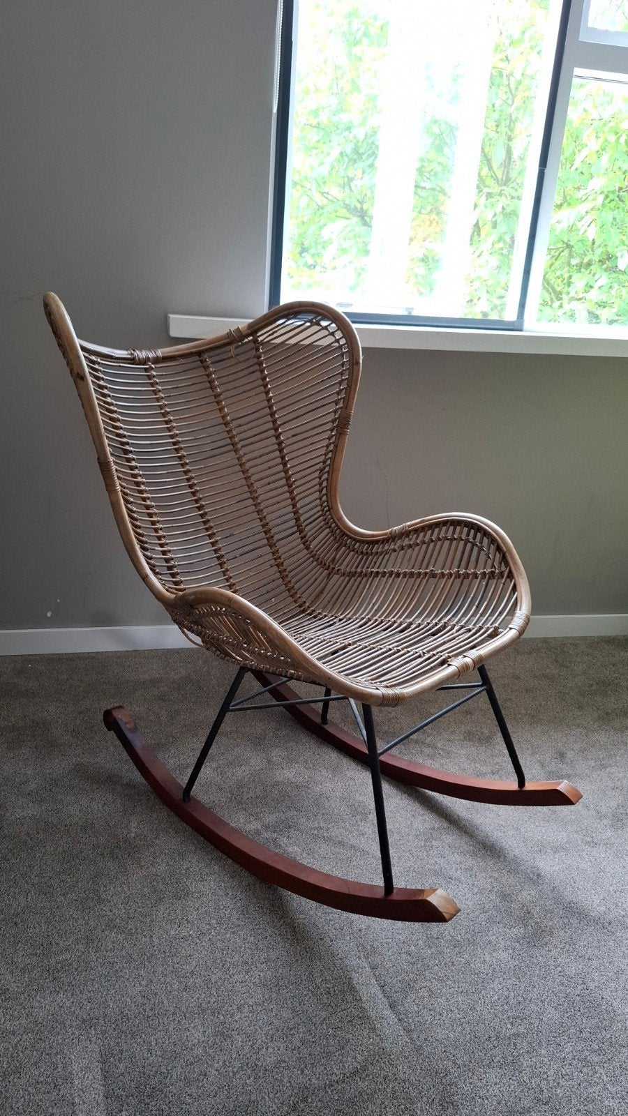 Rotan schommelstoel, Kinderen en Baby's, Kinderkamer | Tafels en Stoelen, Ophalen, Zo goed als nieuw, Stoel(en)
