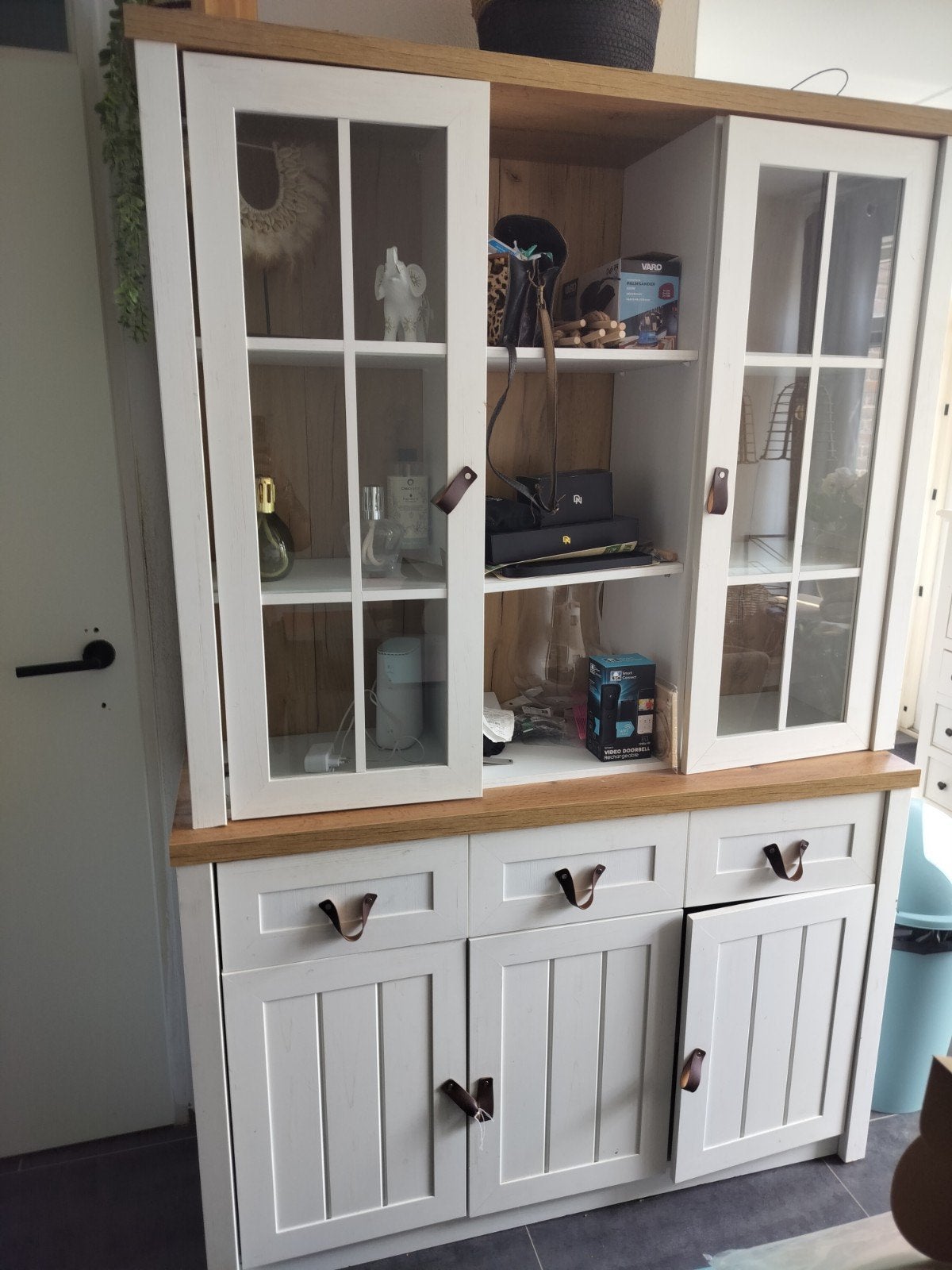 Landelijk dressoir/vitrinekast met glazen deuren, Huis en Inrichting, Ophalen, Gebruikt, Landelijk, 150 tot 200 cm