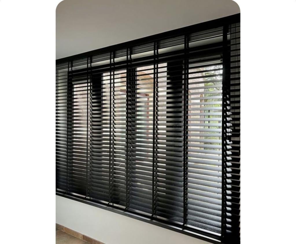 Zwarte jaloezieën PVC, Ophalen, Zwart, Zo goed als nieuw, 200 cm of meer