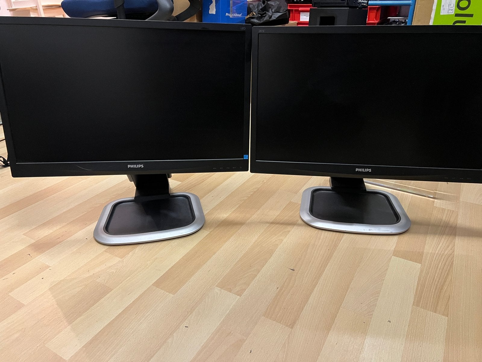 2x Philips 24 inch monitoren - Ideaal voor thuiswerkplek, Computers en Software, Ophalen of Verzenden, Gebruikt, Full HD, In hoogte verstelbaar