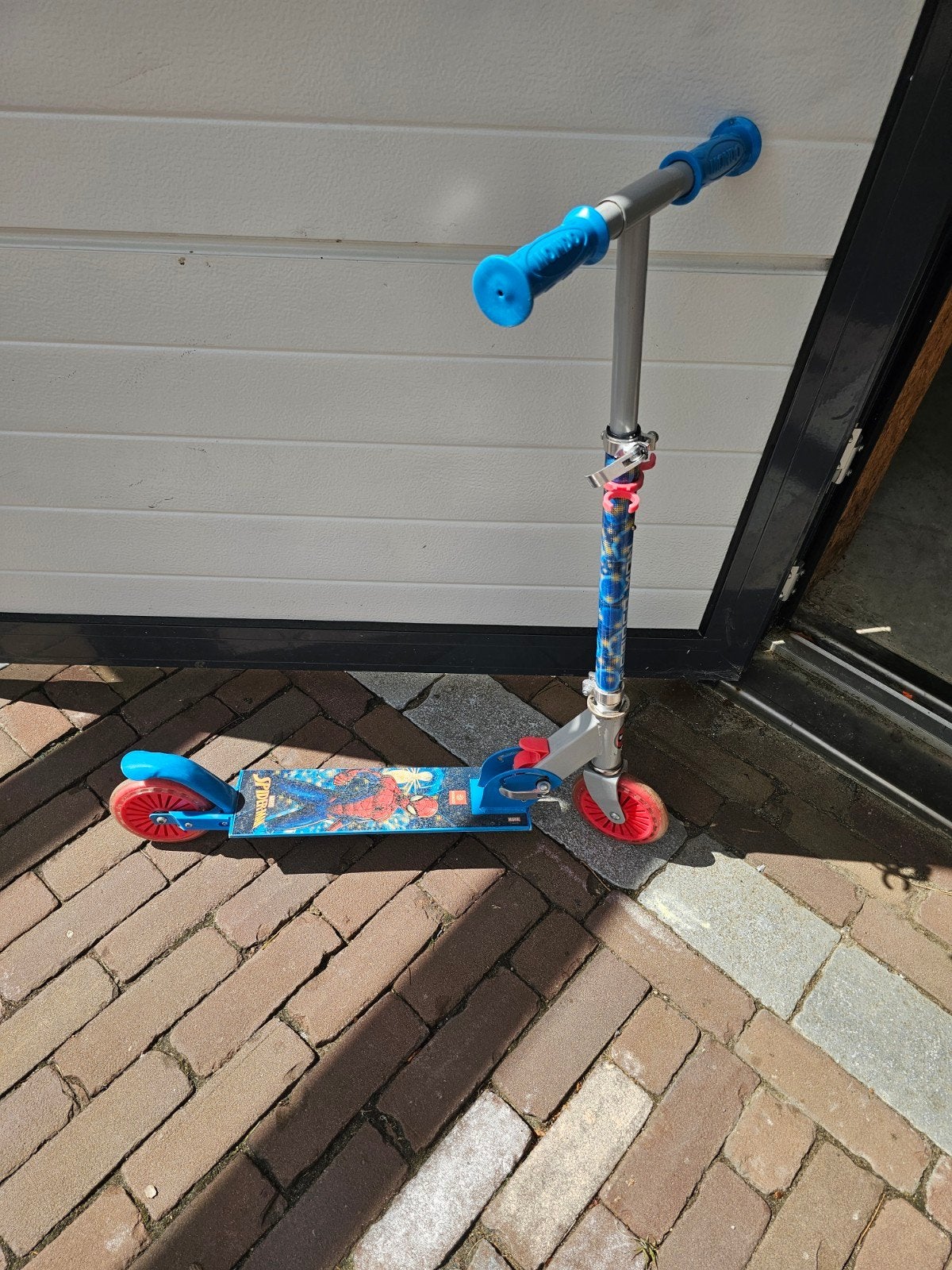 Spider-Man step voor kinderen, Ophalen