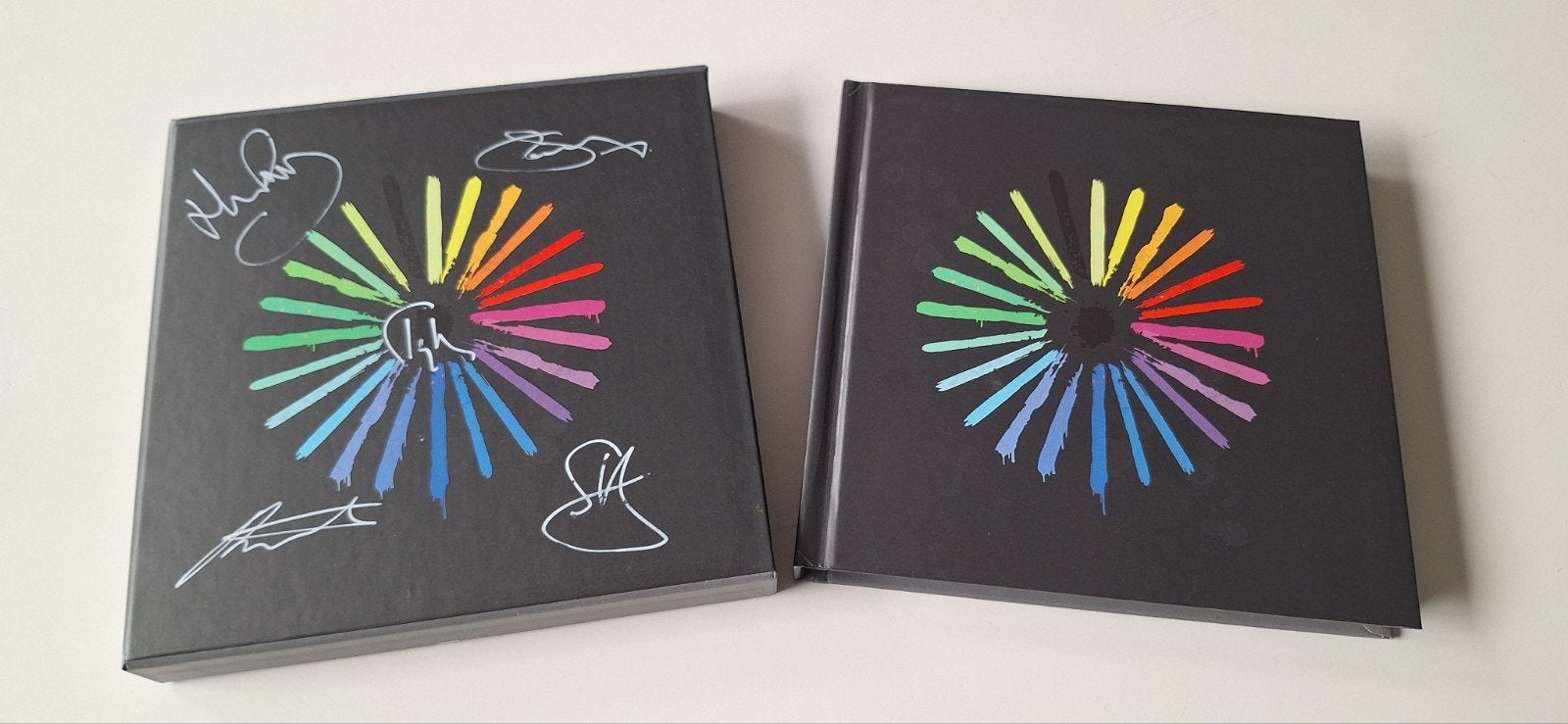 MARILLION AN HOUR BEFORE ITS DARK CD DVD BOX CLUB EDITION, Ophalen of Verzenden, Nieuw in verpakking, Progressive Rock, Boxset