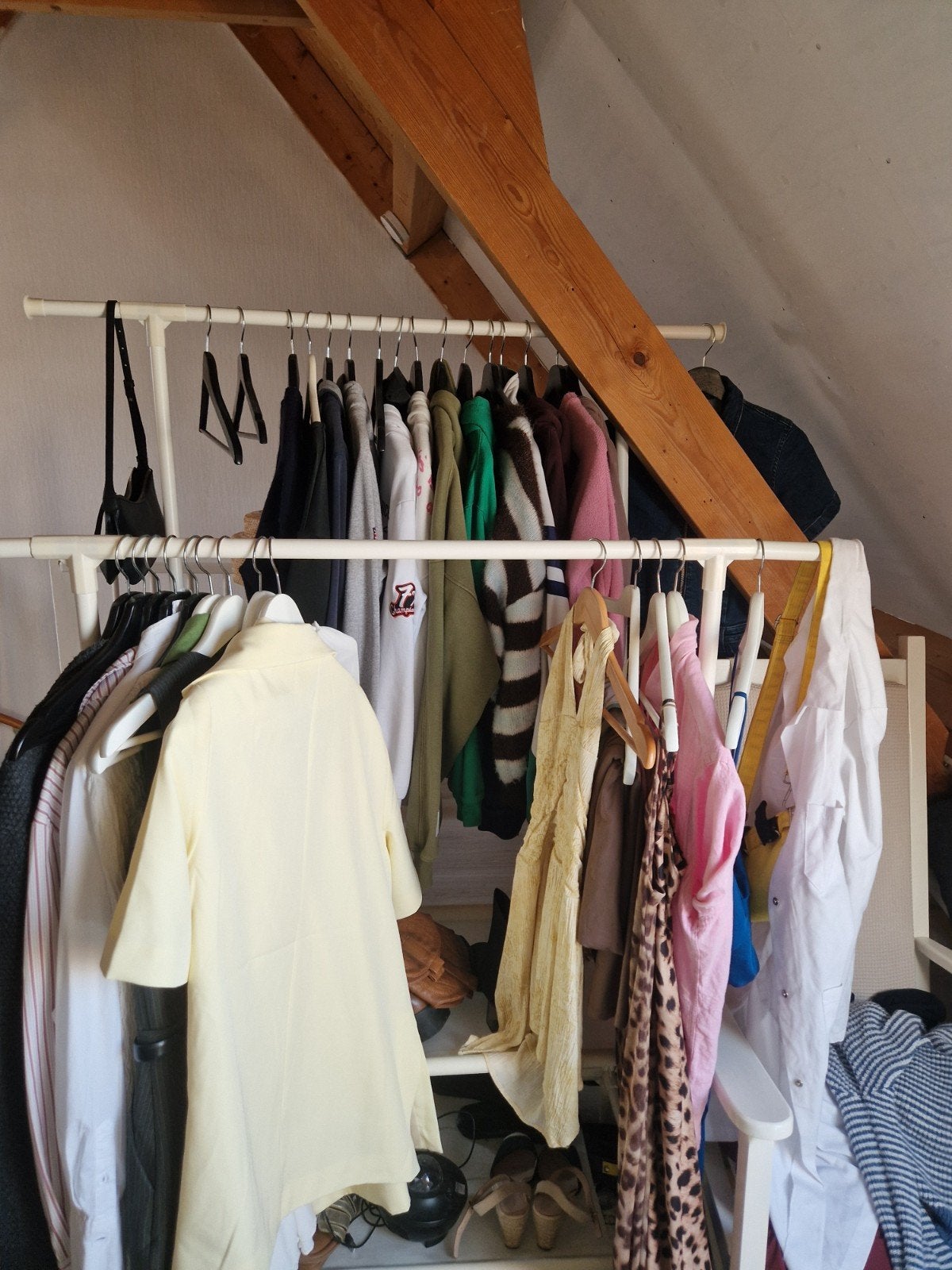GRATIS: kleding- en schoenenrek - Zo goed als nieuw, Ophalen, Zo goed als nieuw