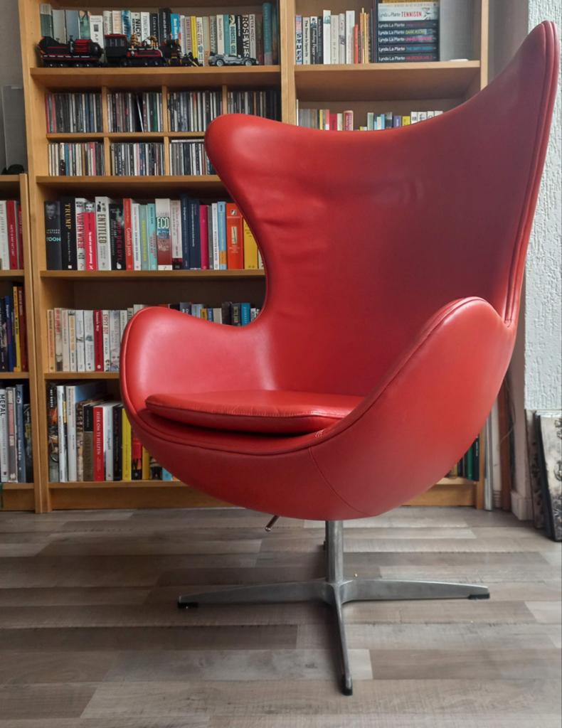 Leuke knaloranje egg chair. Retro. Stoel. Skaileer, Huis en Inrichting, Ophalen, Gebruikt, 75 tot 100 cm, 50 tot 75 cm