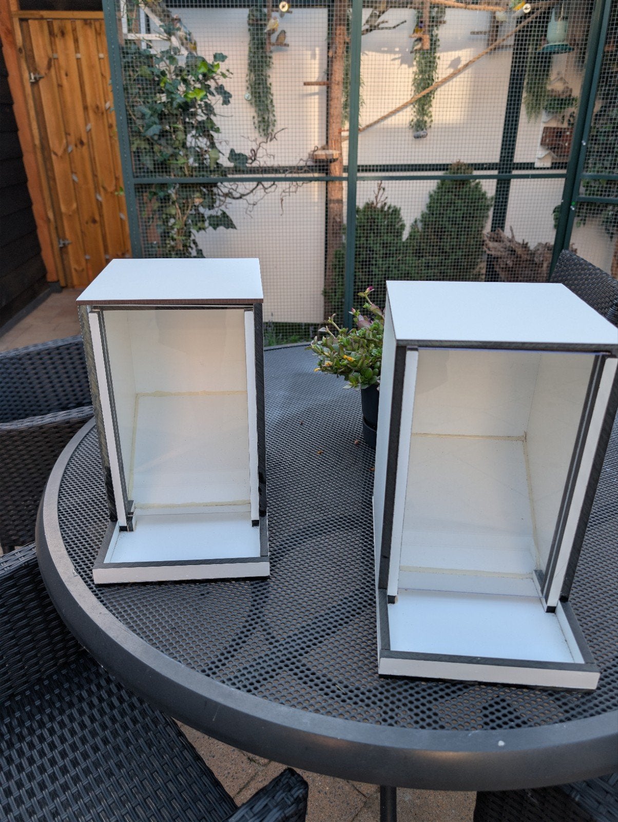 te koop 2x voersilo parkieten, Ophalen, Zo goed als nieuw