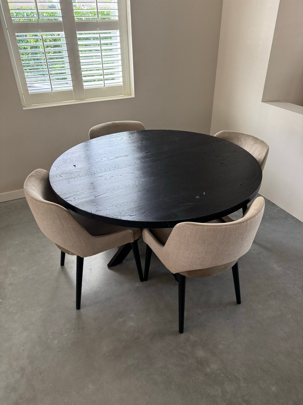 Elegante ronde eettafel (130 cm) met 4 stoelen, Huis en Inrichting, Stoelen, Ophalen, Gebruikt, Overige kleuren, Hotel chique