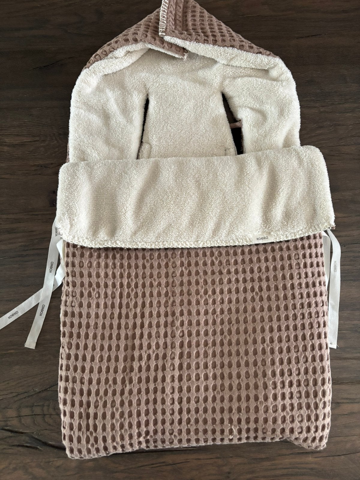 Koeka Voetenzak Wafel/Teddy caffe - Maxi Cosi + warm deken, Kinderen en Baby's, Dekens, Slaapzakjes en Inbakerproducten, Ophalen