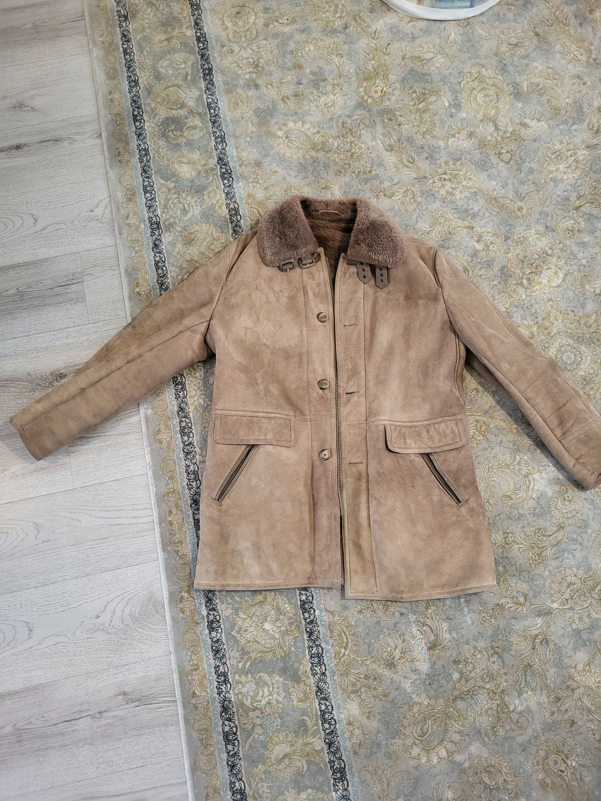 Warme winterjas van suède met bontkraag, Kleding | Dames, Jassen | Winter, Bruin, Maat 42/44 (L), Ophalen of Verzenden, Onbekend