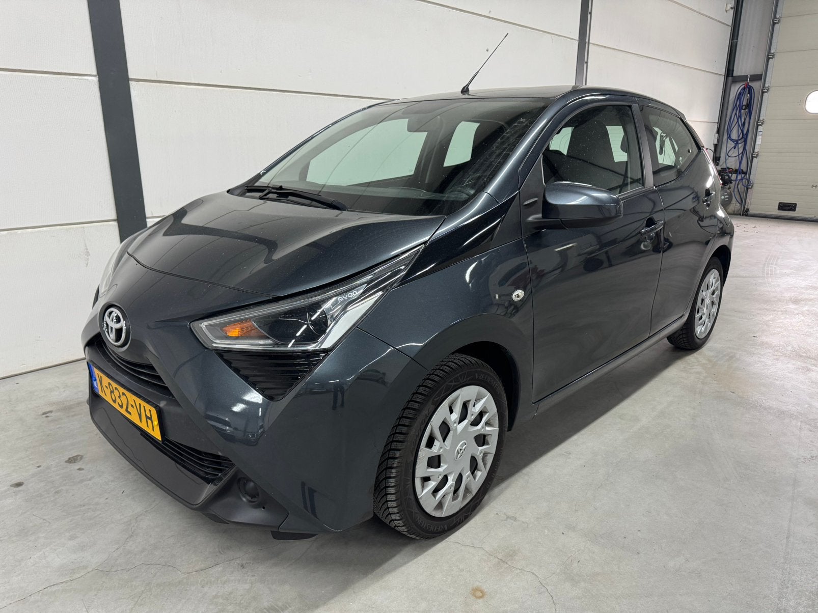 Toyota Aygo 1.0 Vvt-i 72pk X-play 5D 2021, Camera, Carplay!, Auto's, Voorwielaandrijving, Stof, 4 stoelen, Origineel Nederlands